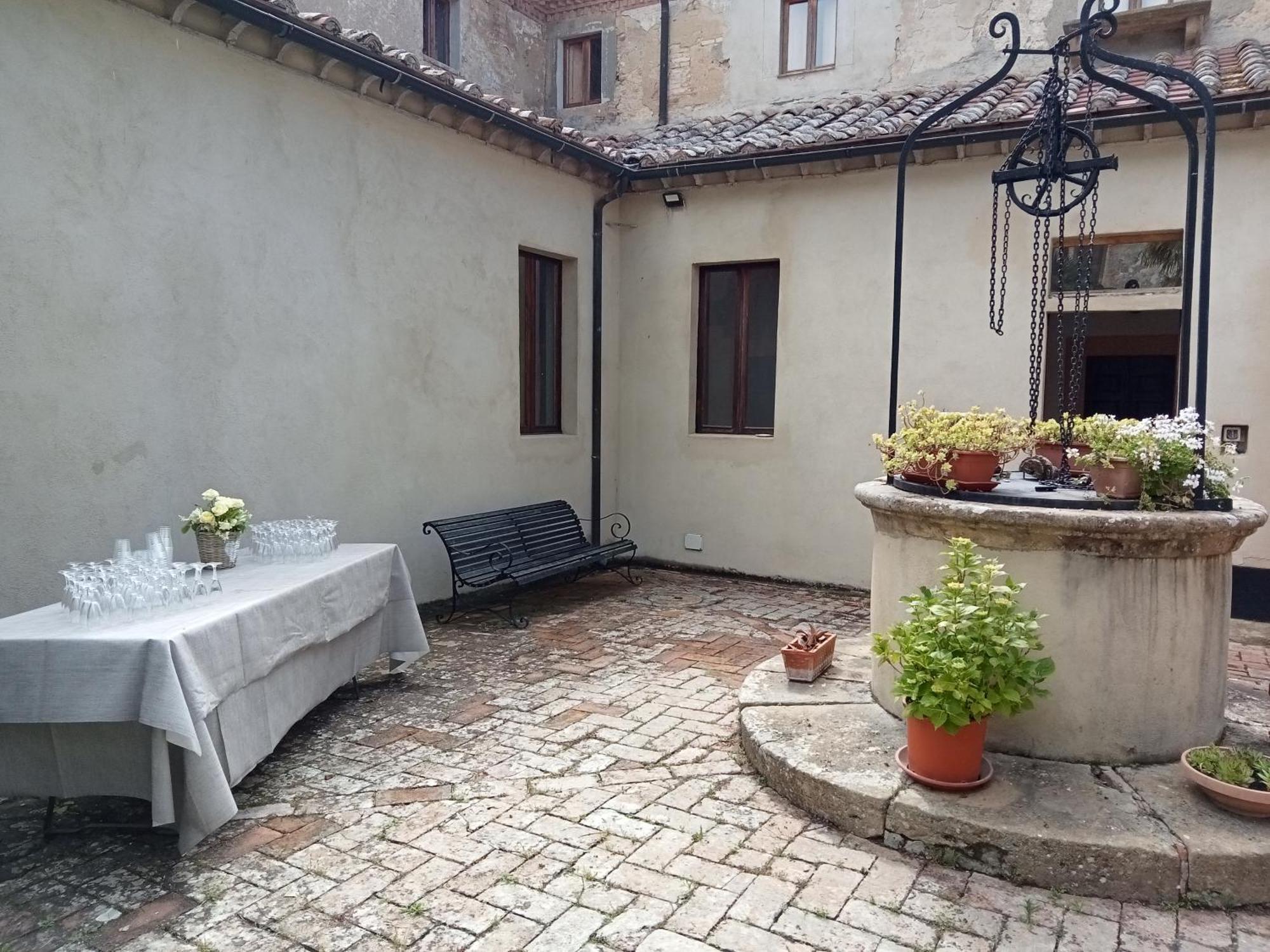Chiostro Delle Monache Hostel ヴォルテッラ エクステリア 写真